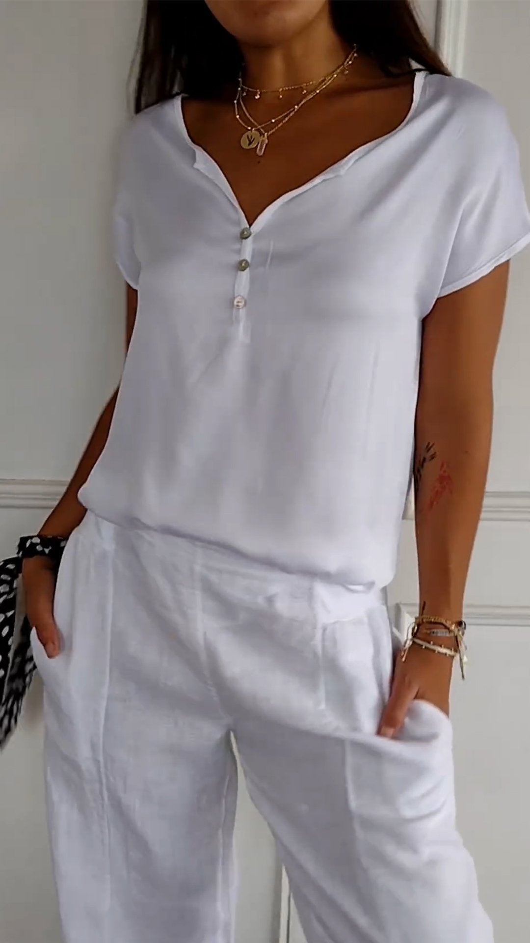 Lana - V-neck T-shirt