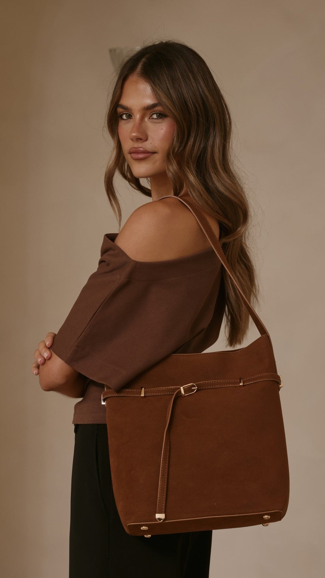 Bolsa Leonie com Fivela - Suede Castanho