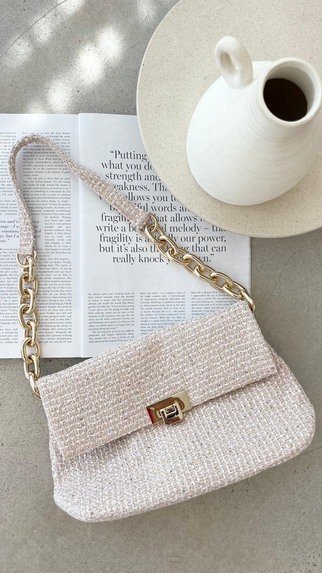 Bolsa de Mão Fion Boucle com Alça de Corrente - Camelo
