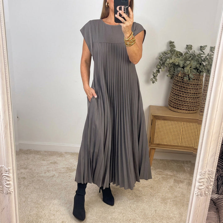Alva - Vestido Clássico Plissado