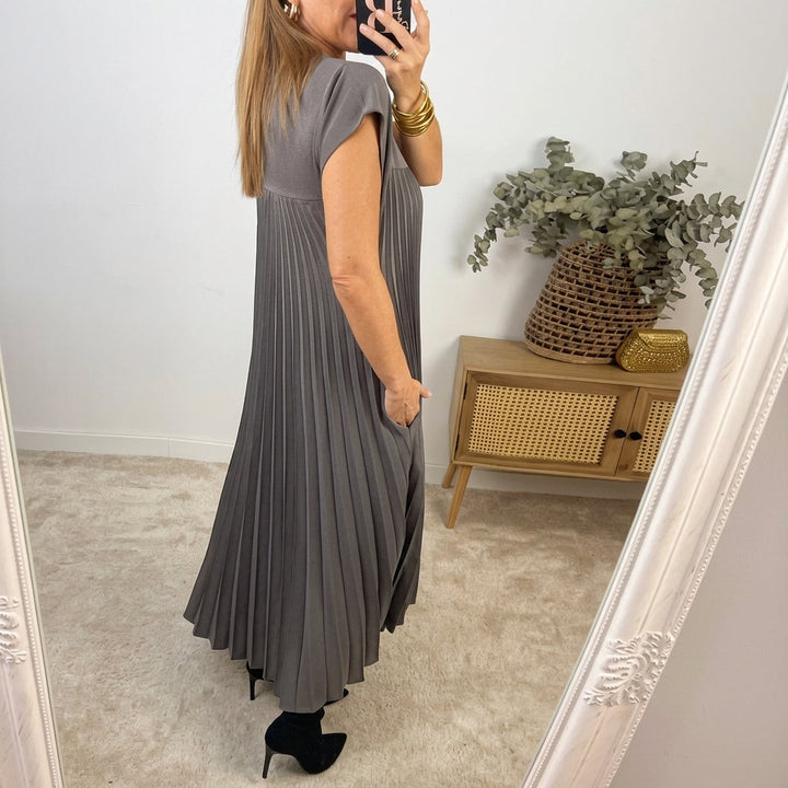 Alva - Vestido Clássico Plissado