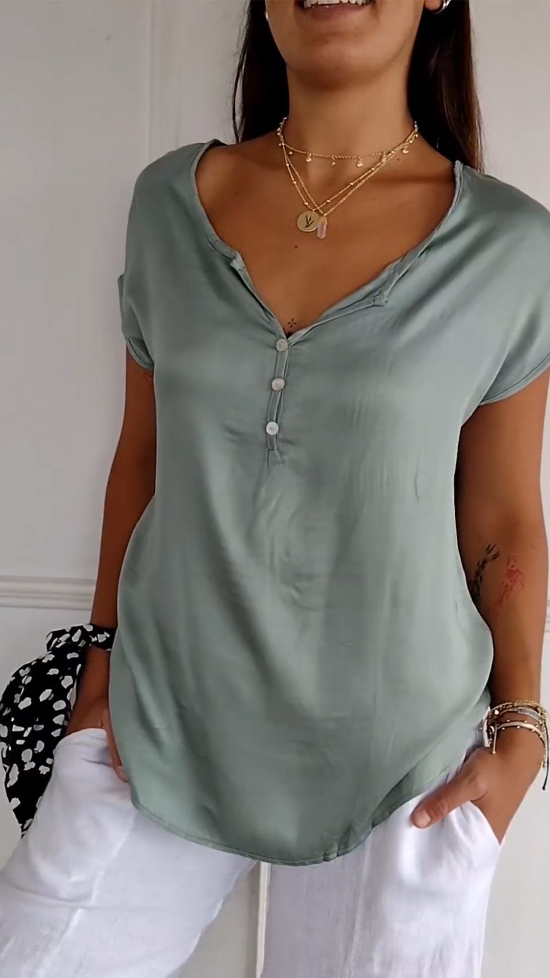 Lana - V-neck T-shirt